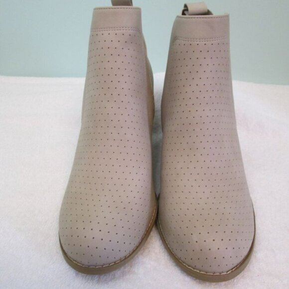 NWT/NWOB DV by Dolce Vita GERDY Ankle Bootie-Stacked Wedge Heel-Various-Beige - Picture 4 of 14